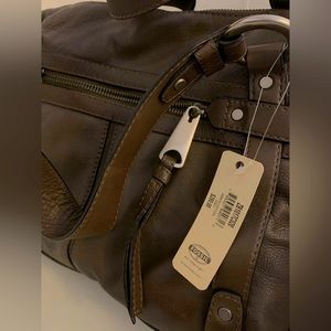 👜 NWT Fossil Leather Purse
